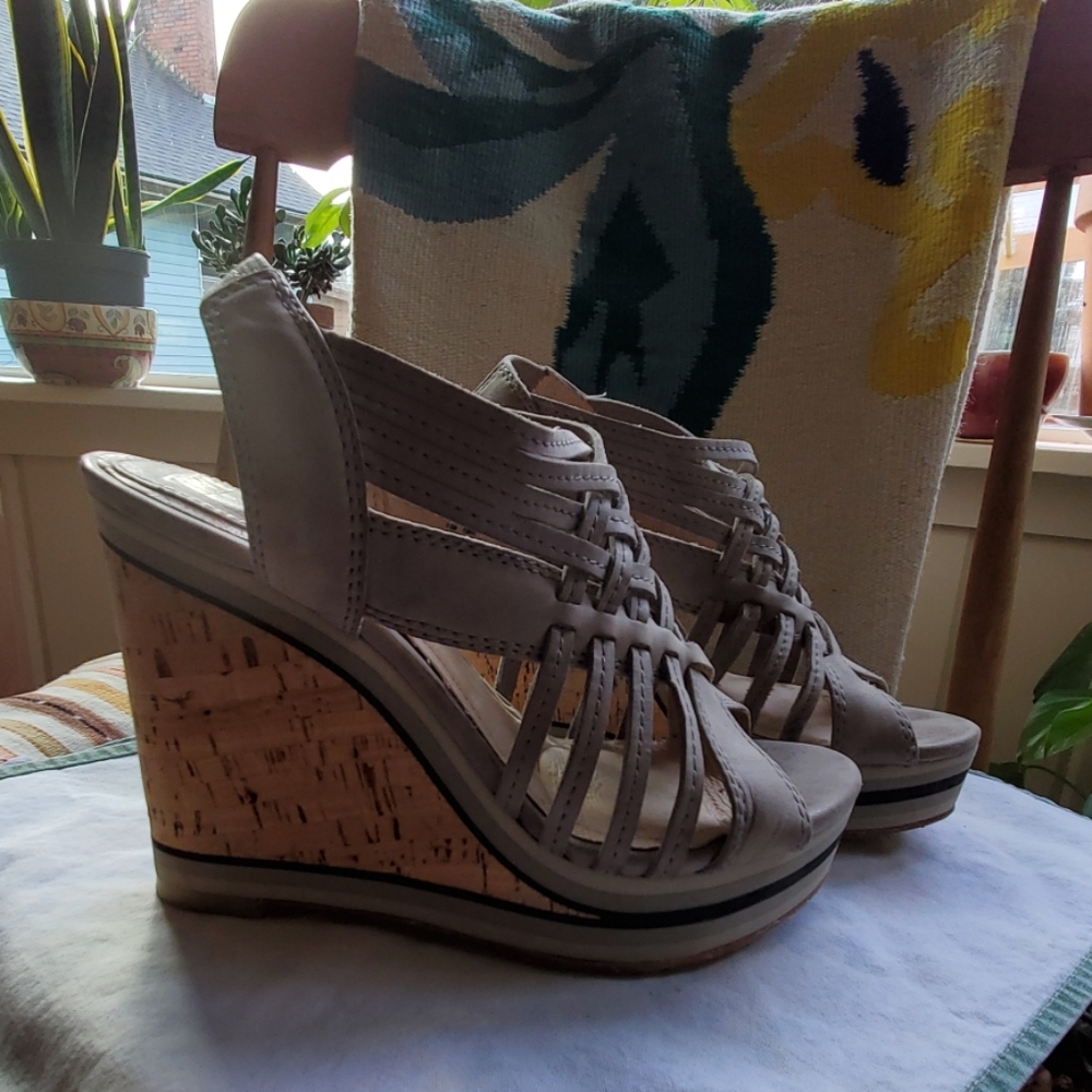 Shoes - Picture 5 of 5